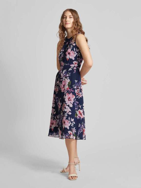 Коктейльное платье с цветочным узором