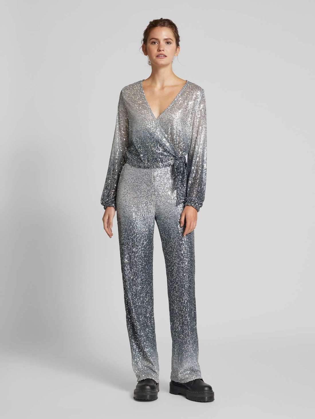 Блуза обычного кроя с запахом и отделкой пайетками DELPHIA