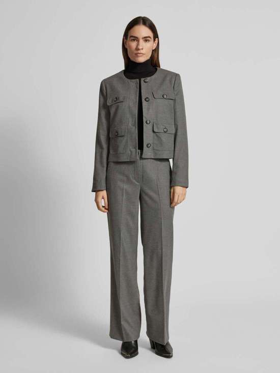 Широкие брюки с запрессованными складками