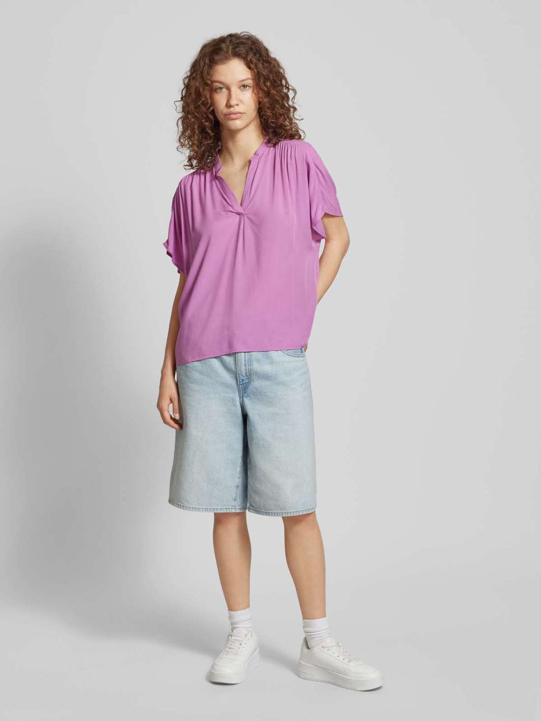 Блузка-рубашка с V-образным вырезом