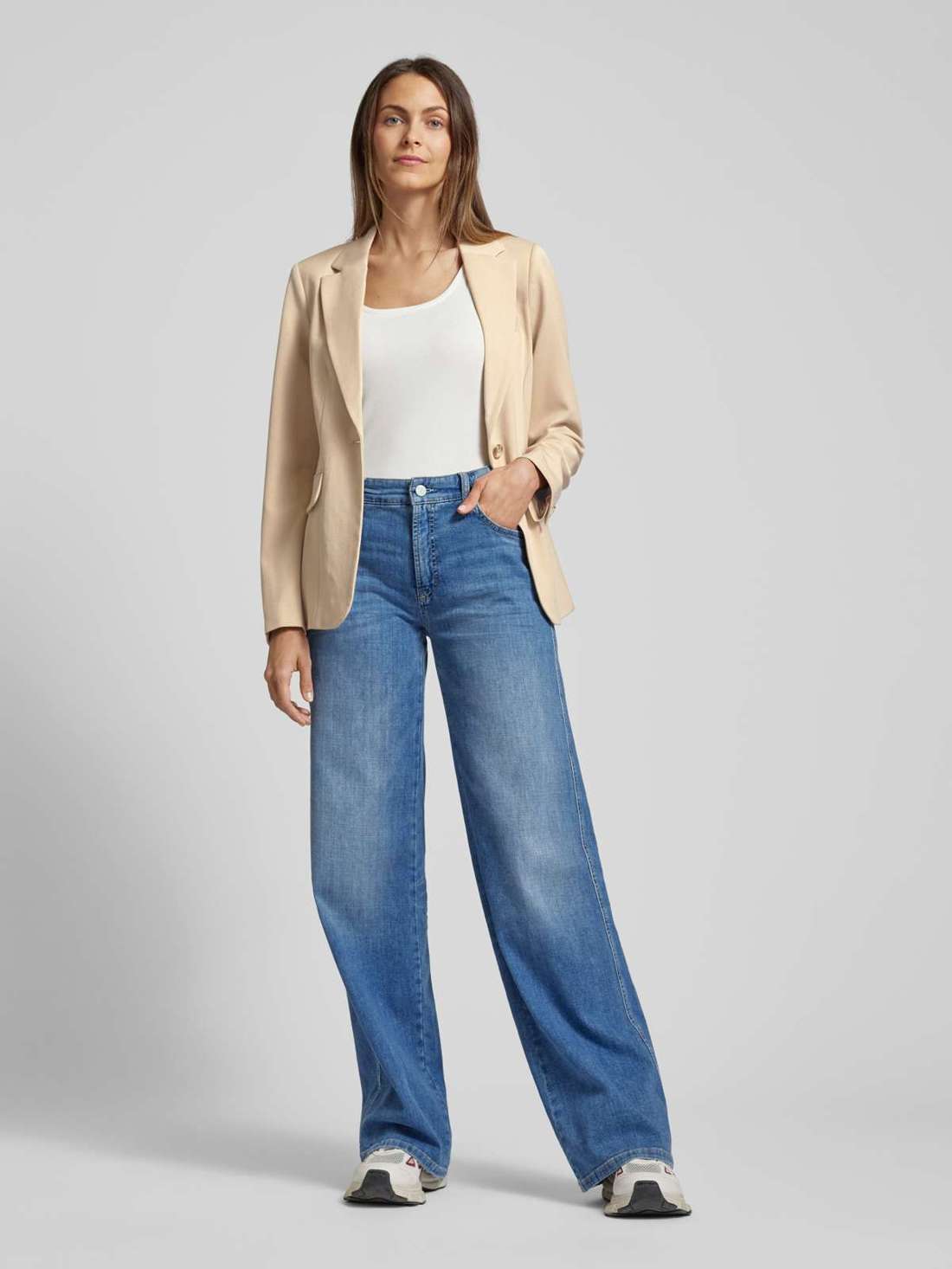 Блейзер с карманами с клапанами