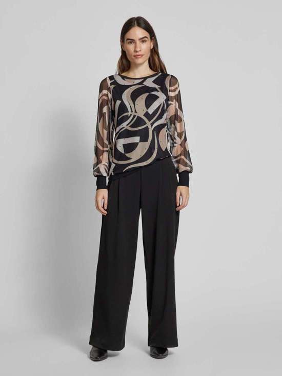 Длинный рукав с отделкой стразами