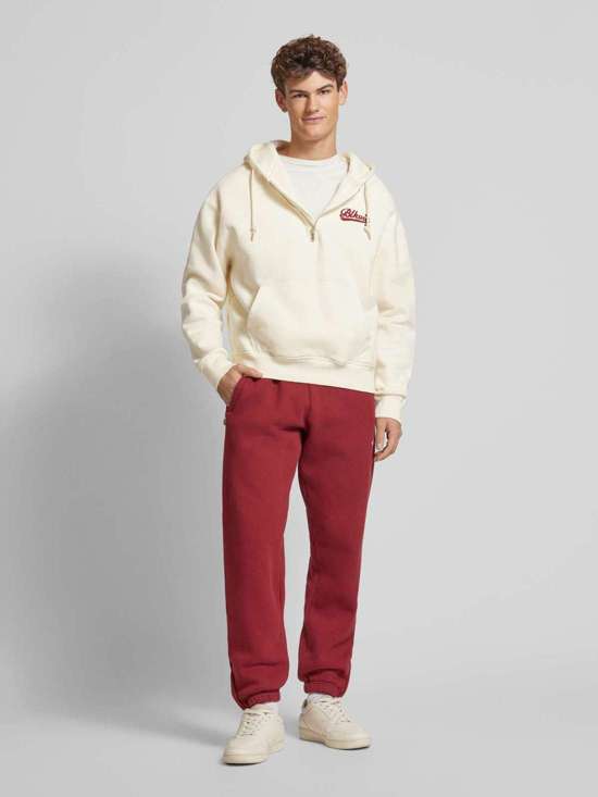 Толстовка с вышивкой этикеток