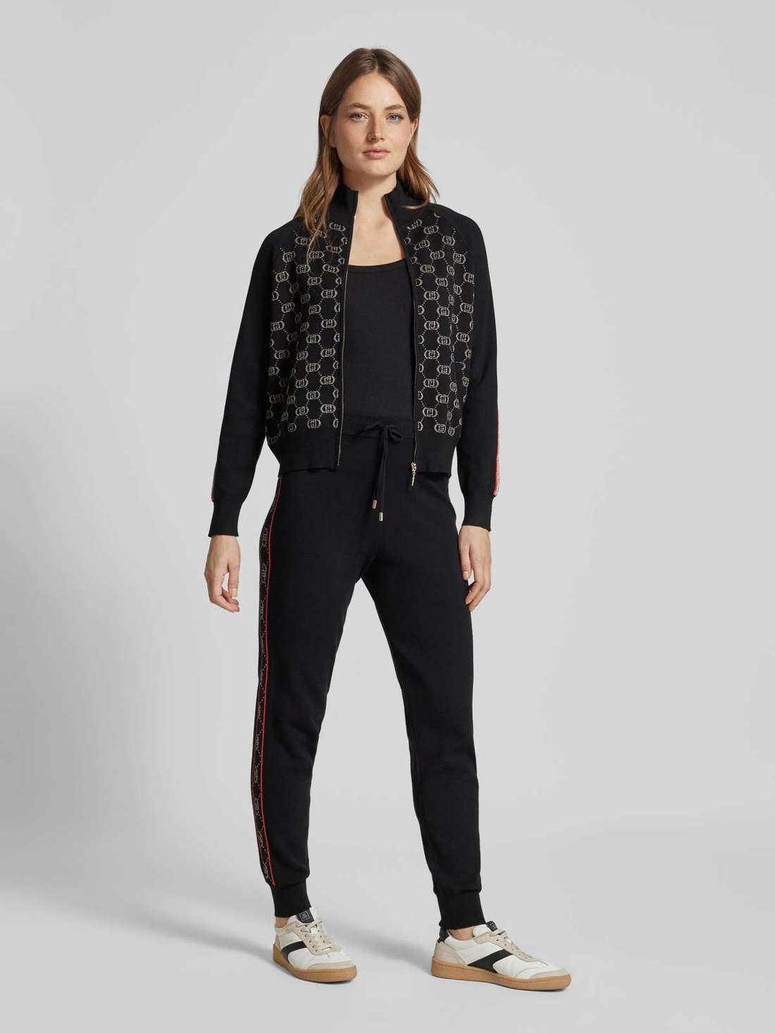 Спортивные штаны из смесовой вискозы с полосками галлона