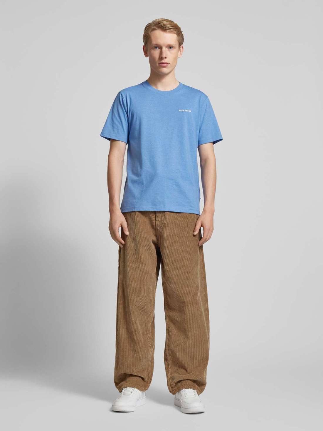 Футболка с вышивкой этикетки DAMIAN