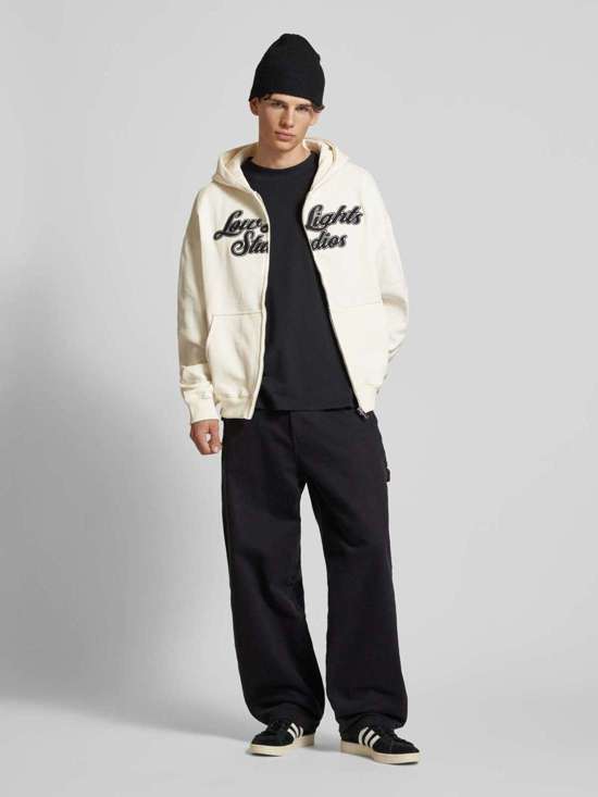 Толстовка с вышивкой этикеток