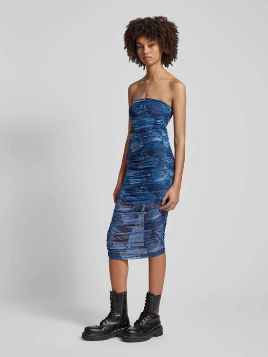 Платье с открытыми плечами в джинсовом стиле PARIS