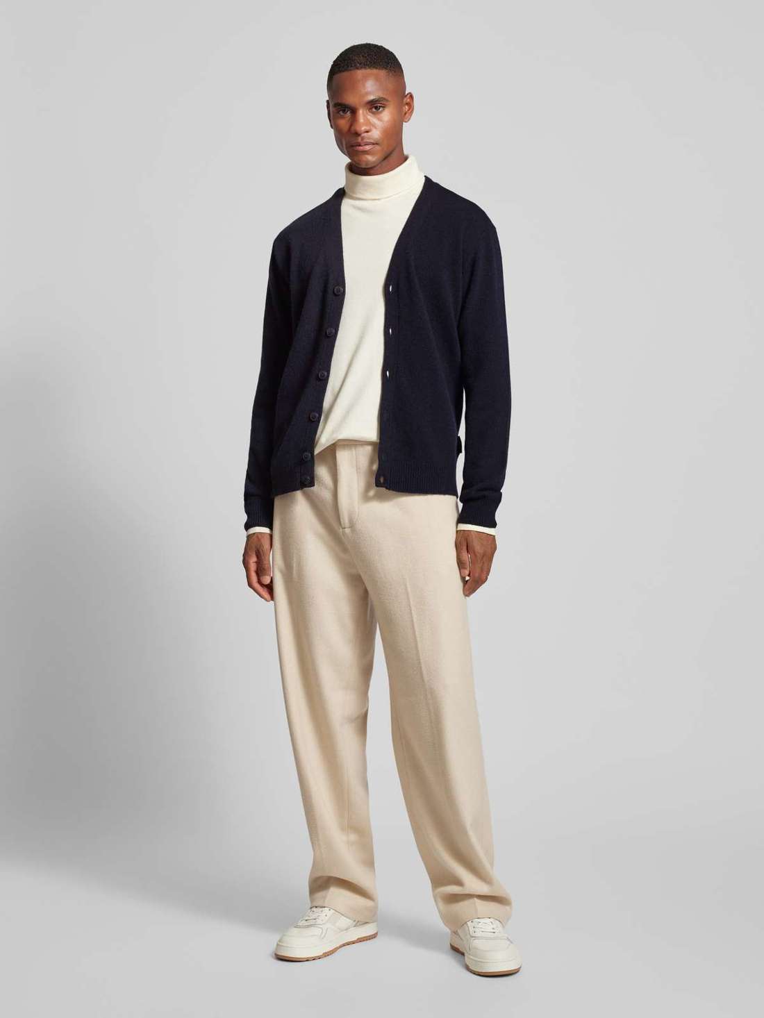 Кардиган приталенного кроя с планкой на пуговицах Karl