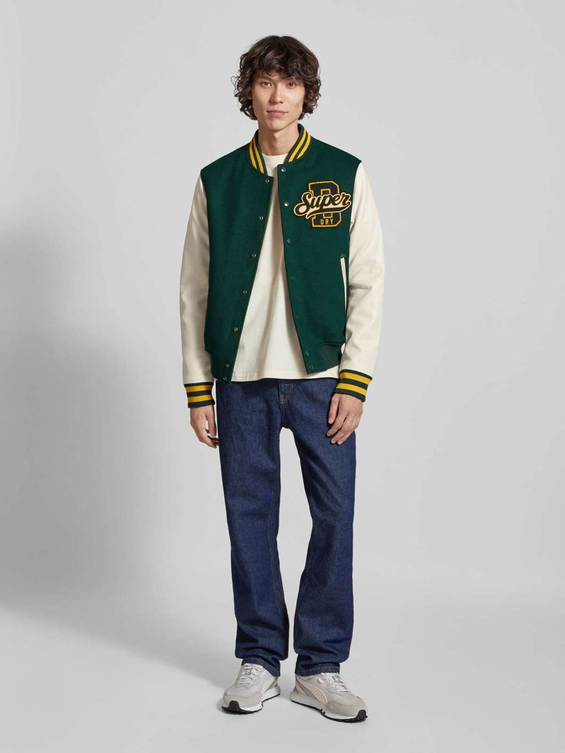 Куртка колледжа с лейблом