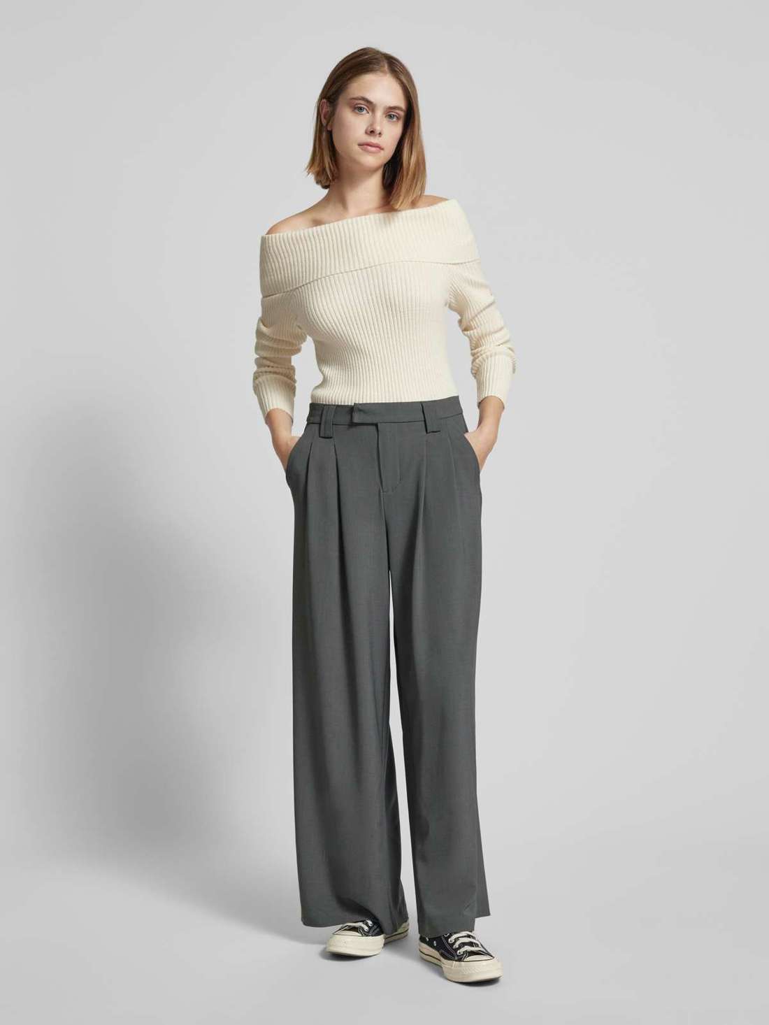 Широкие брюки с эластичным поясом SVEA
