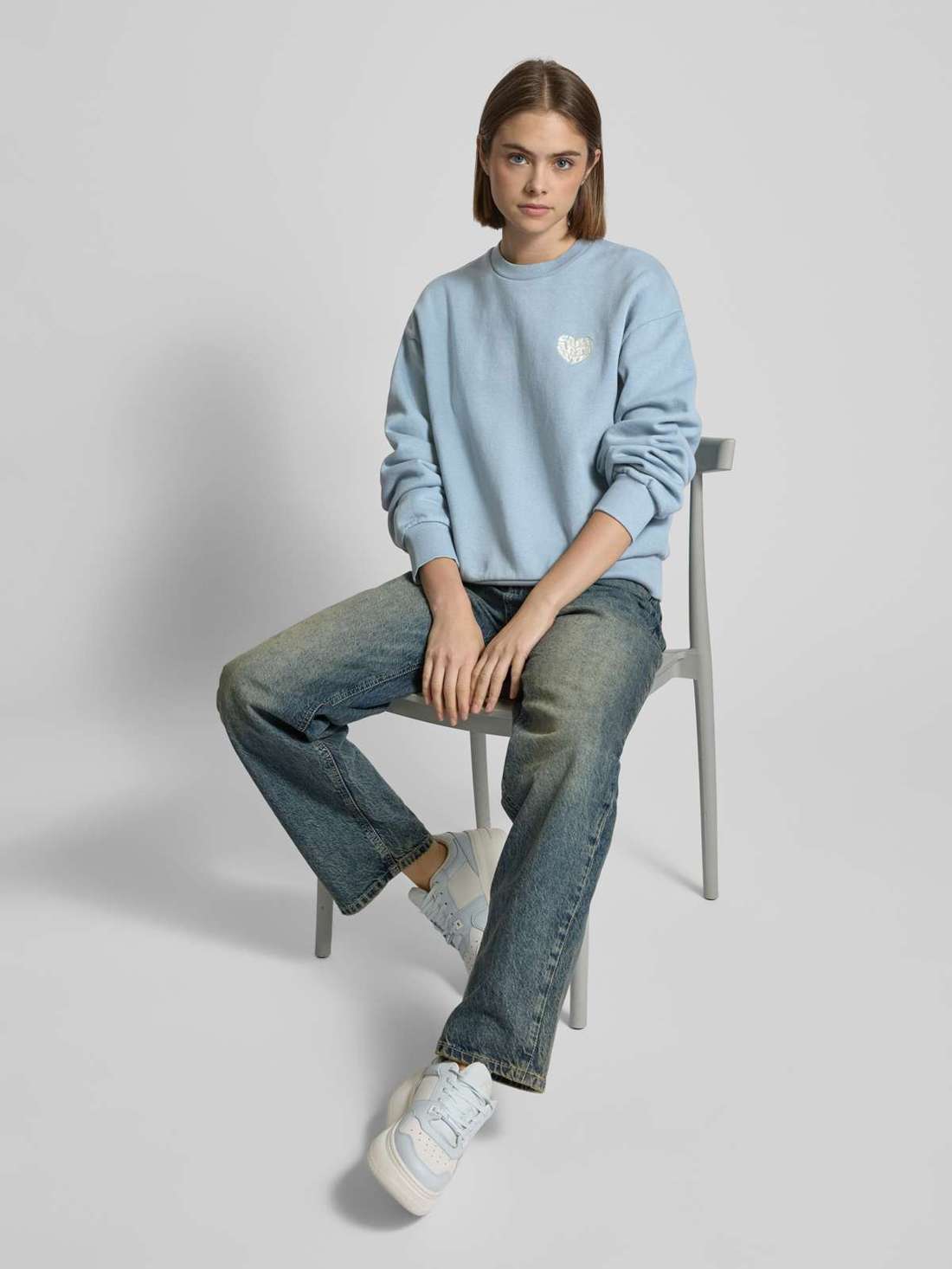 Толстовка с вышивкой этикеток W´Productions