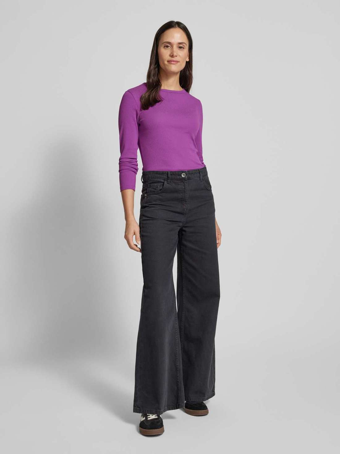 Рубашка с длинными рукавами и круглым вырезом в рубчик