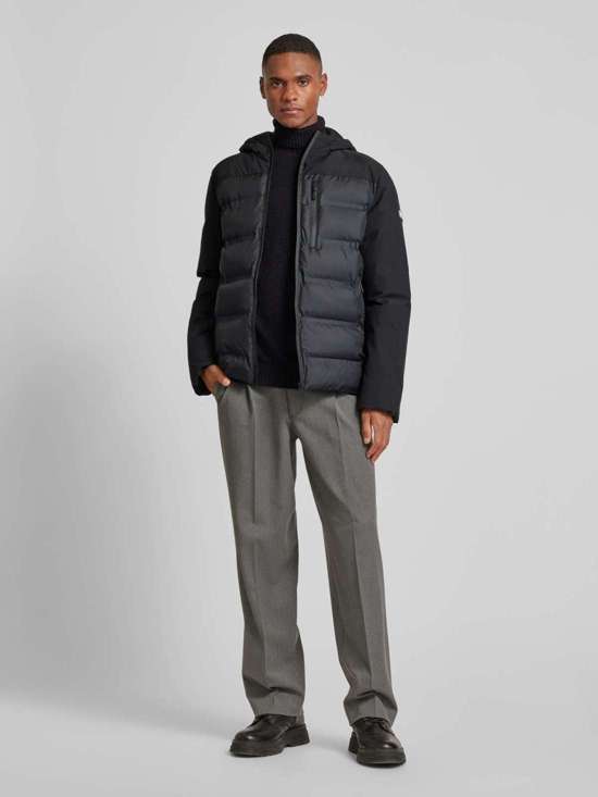 Стеганая куртка с капюшоном