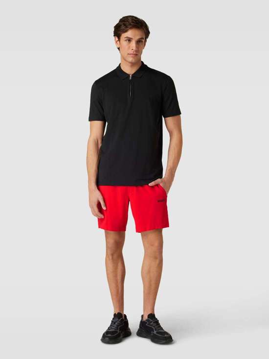 Спортивные шорты стандартного кроя с принтом этикетки