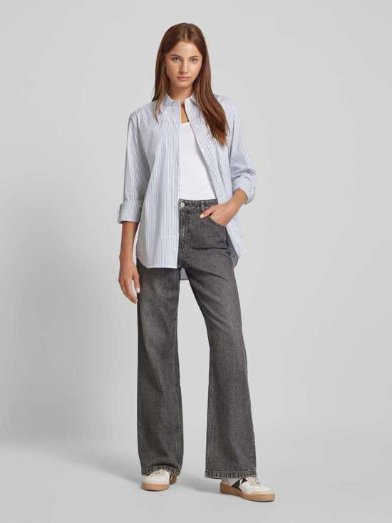 Блузка-рубашка стандартного кроя с эластичным наполнением