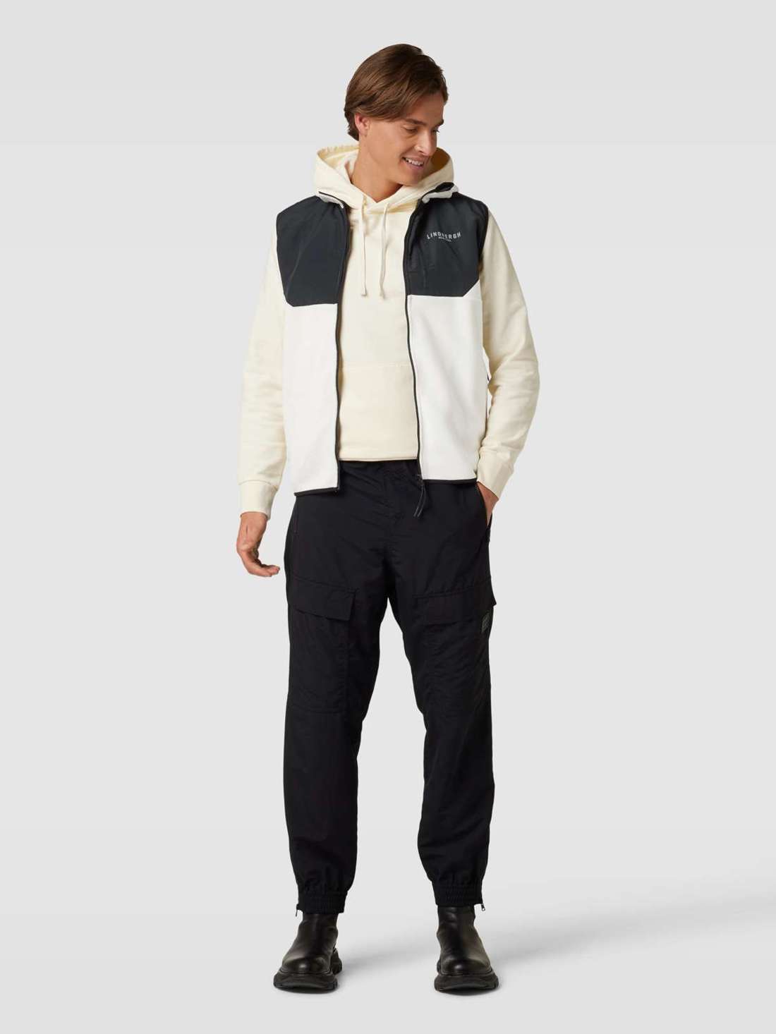 Жилет в двухцветном дизайне