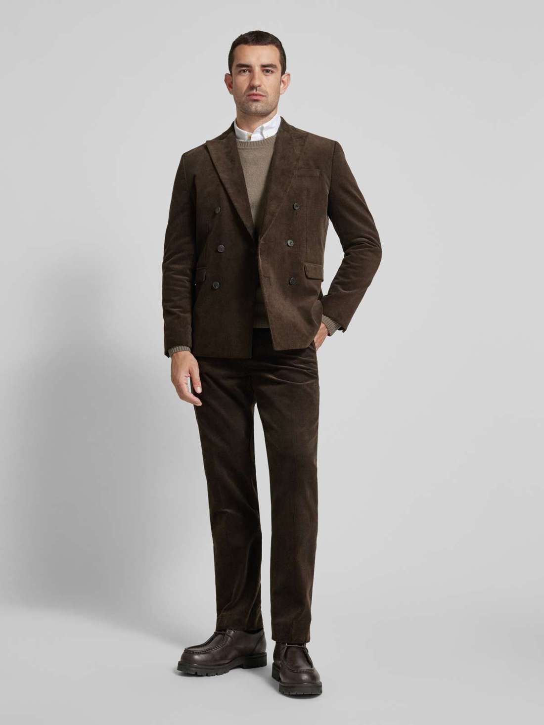 Повседневная рубашка стандартного кроя с воротником на пуговицах