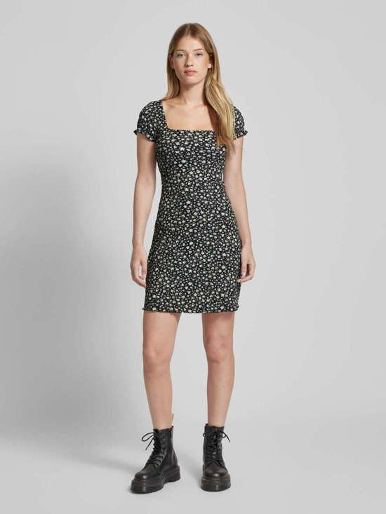 Платье длиной до колена HILLARY