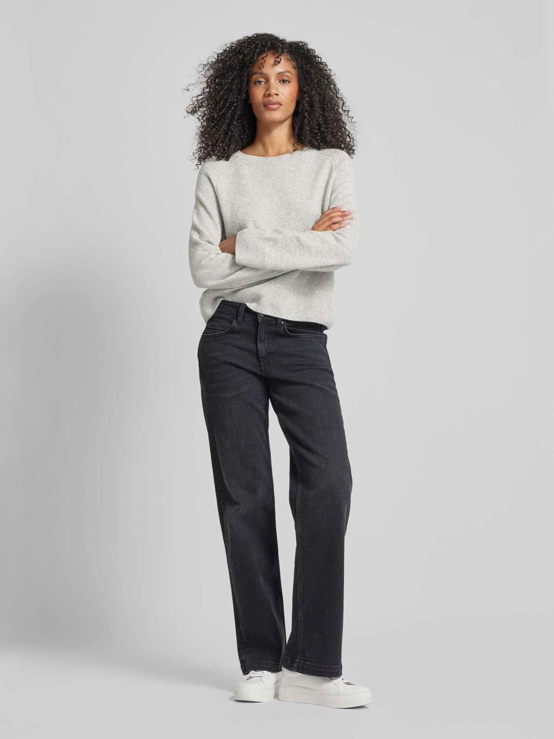 Вязаный свитер с рукавами-трубой