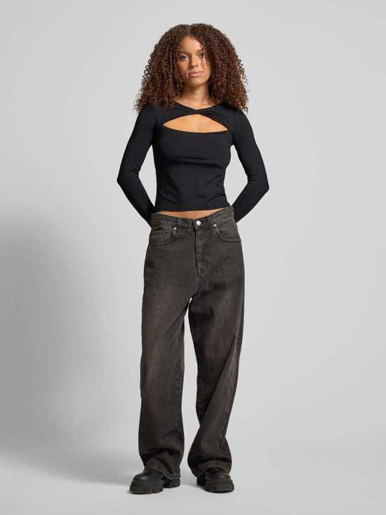 Длинный рукав с вырезом