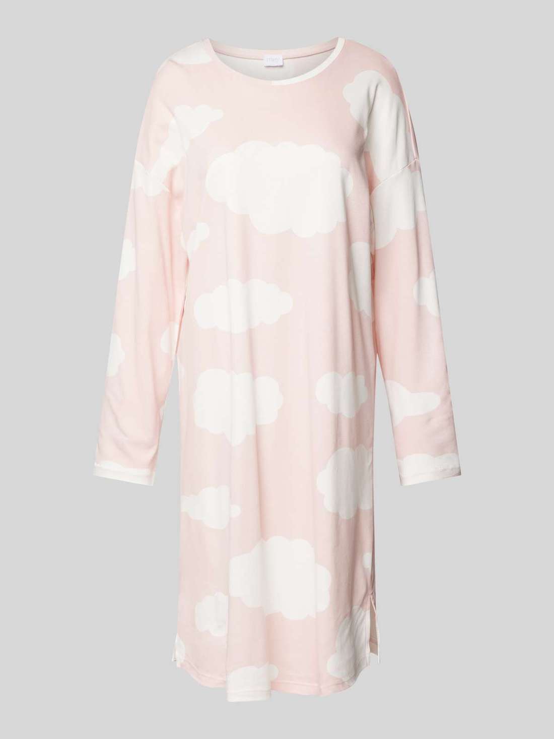 Ночная рубашка со спущенными плечами