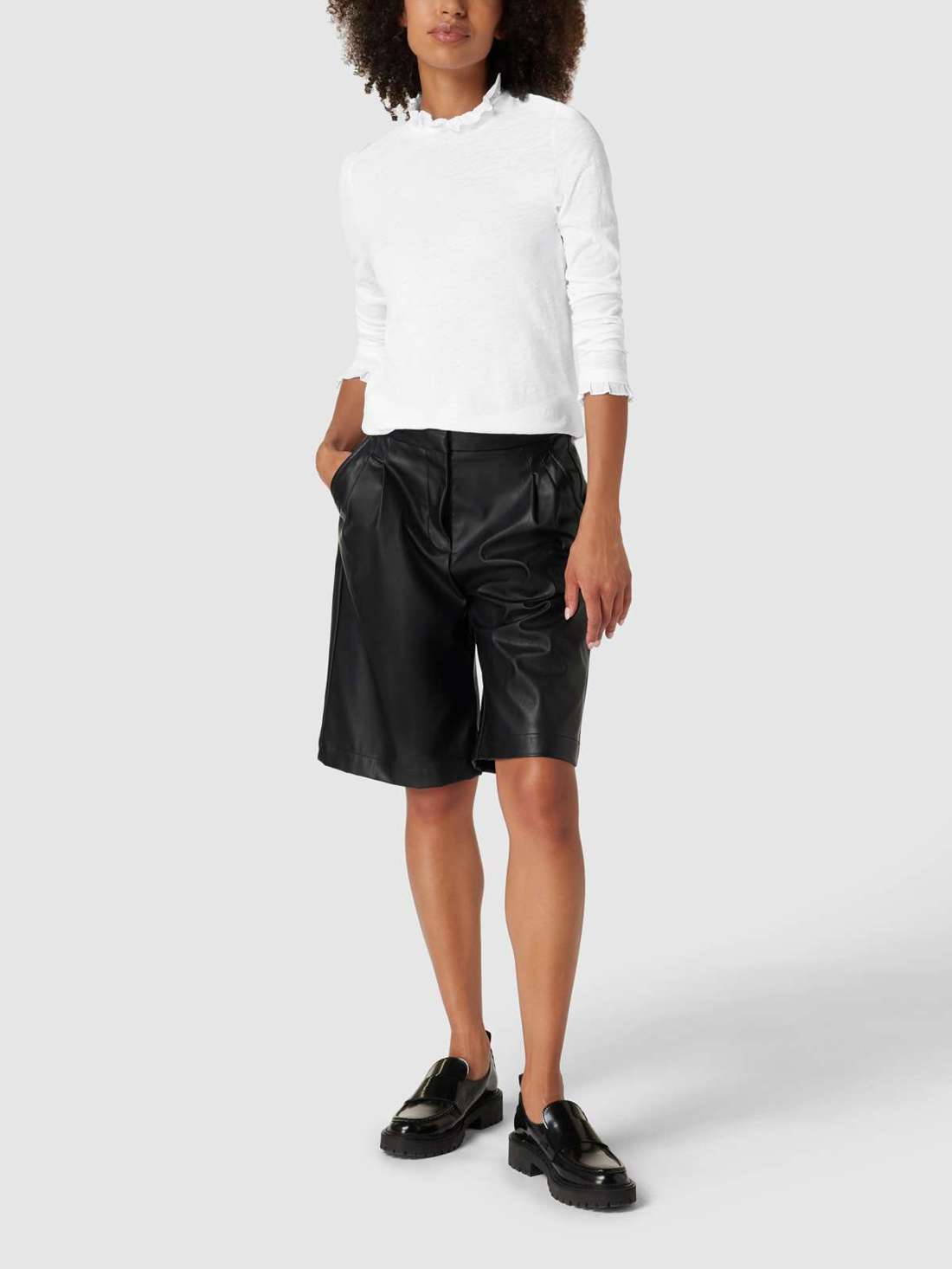 Лонгслив с вырезом «капля»