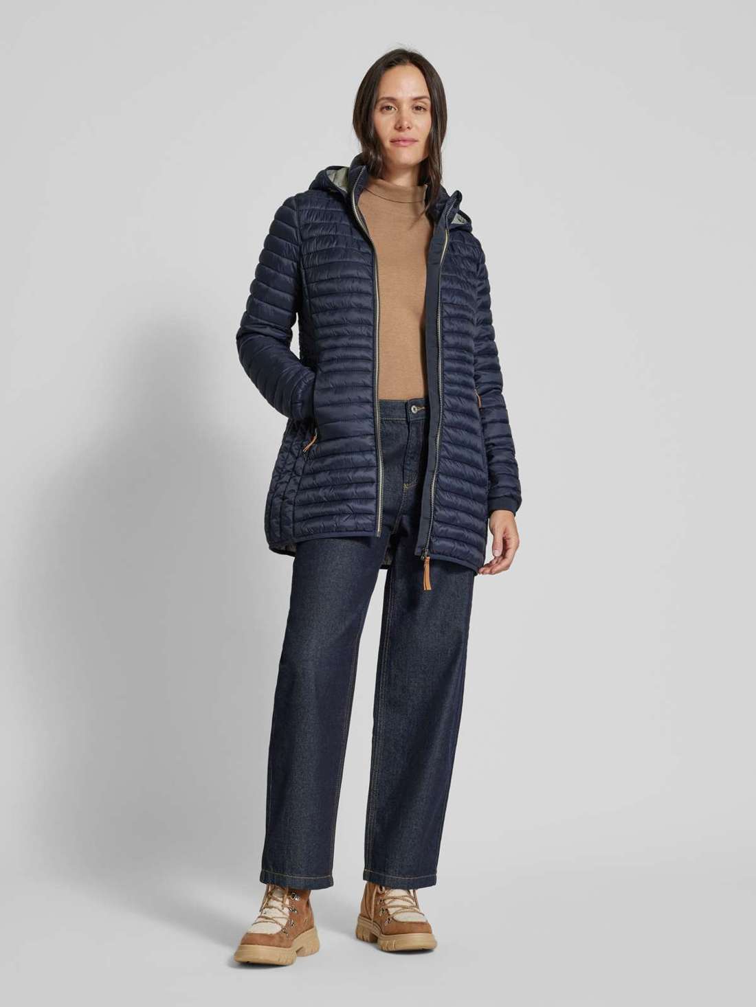 Стеганая куртка с капюшоном