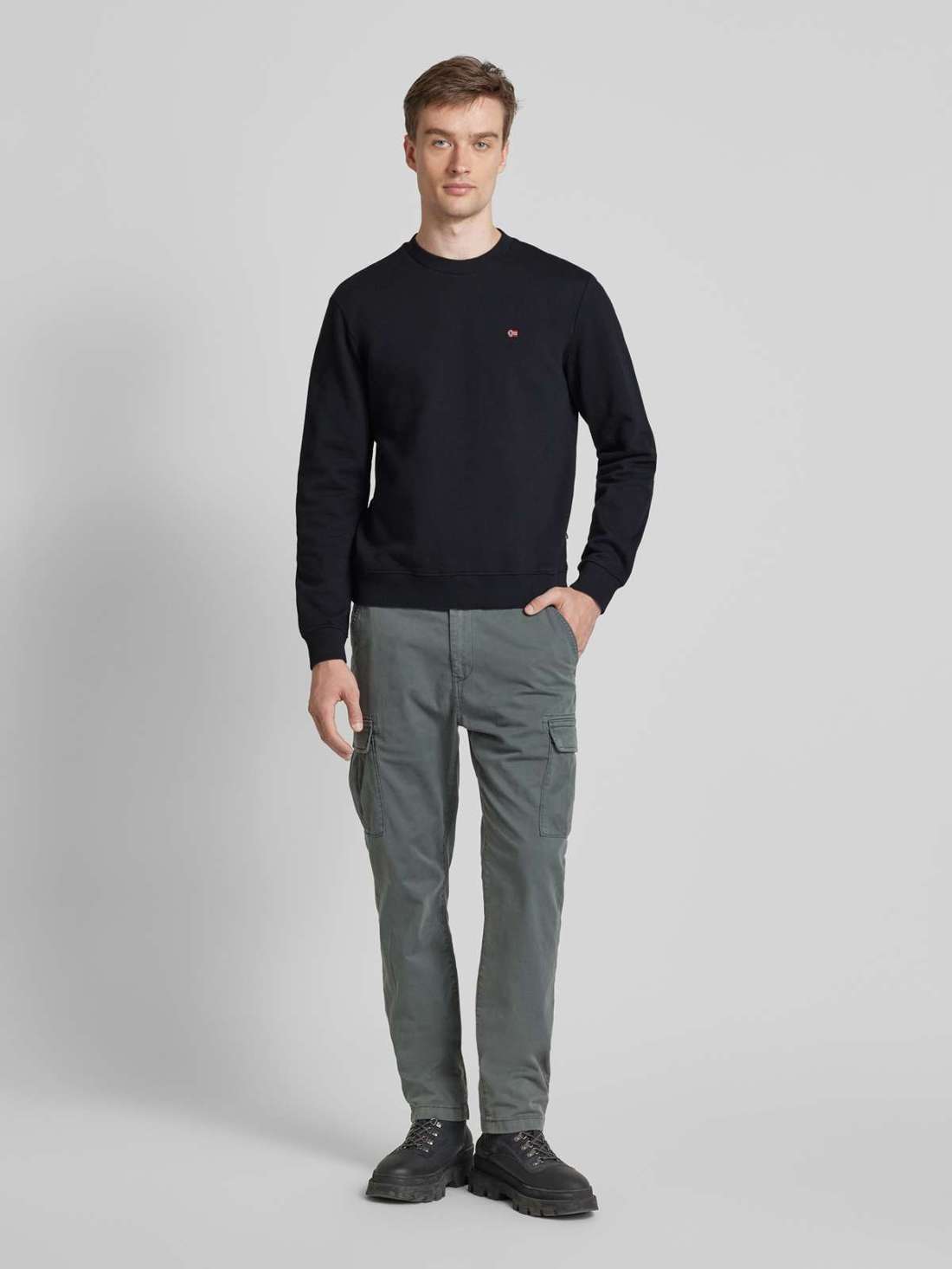 Толстовка с вышивкой этикеток balis