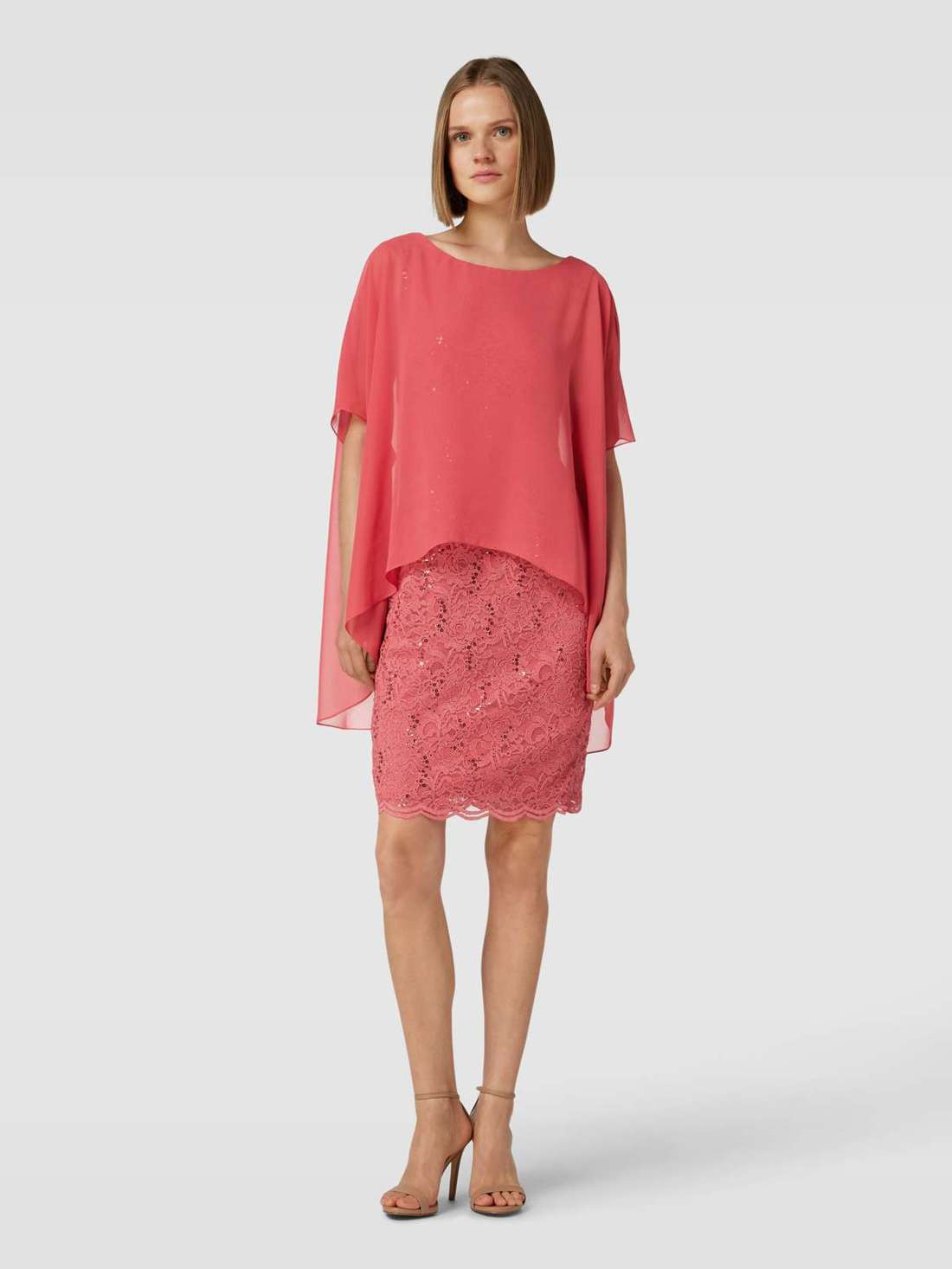 Коктейльное платье с накидкой