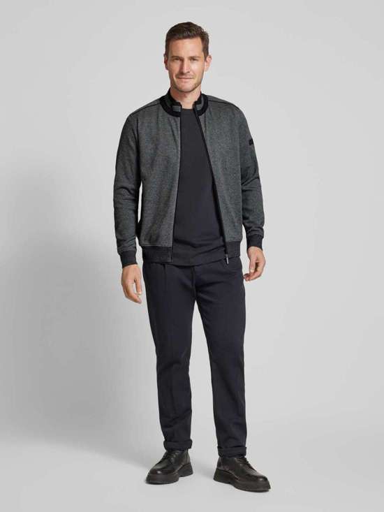 Толстовка с воротником стойкой