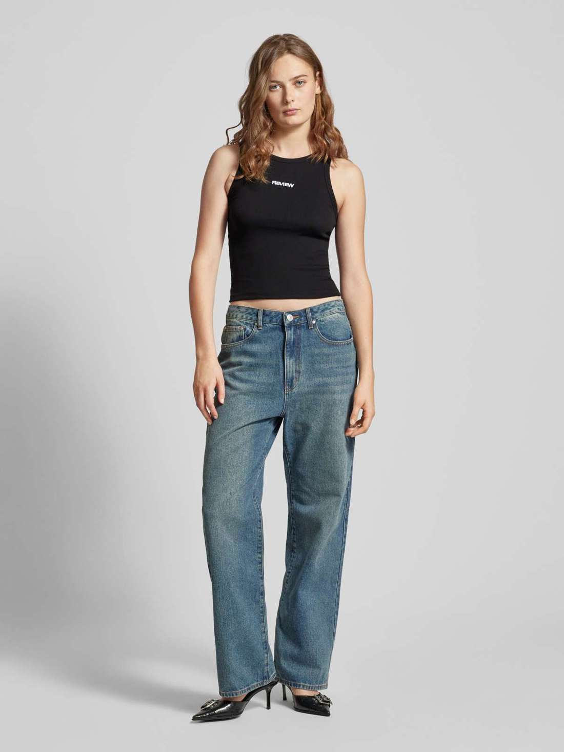 Майка с пришитой этикеткой