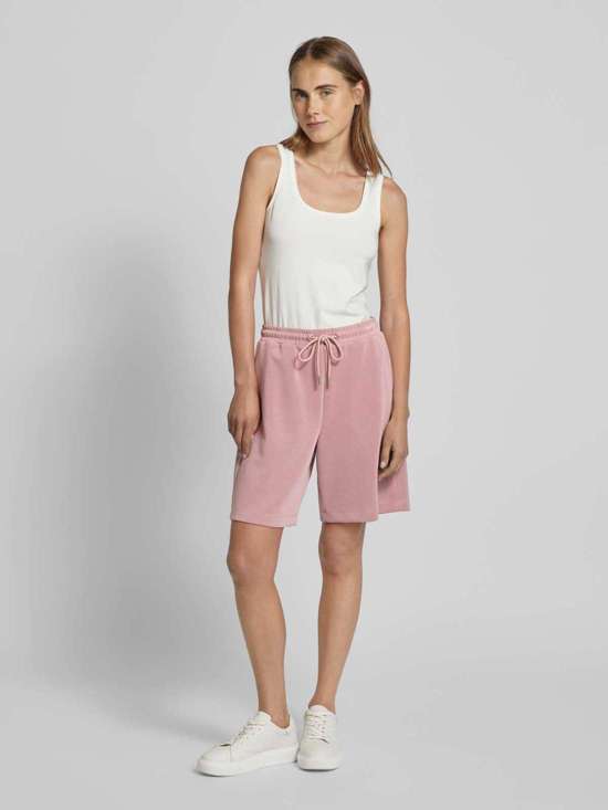 Спортивные шорты с эластичным поясом