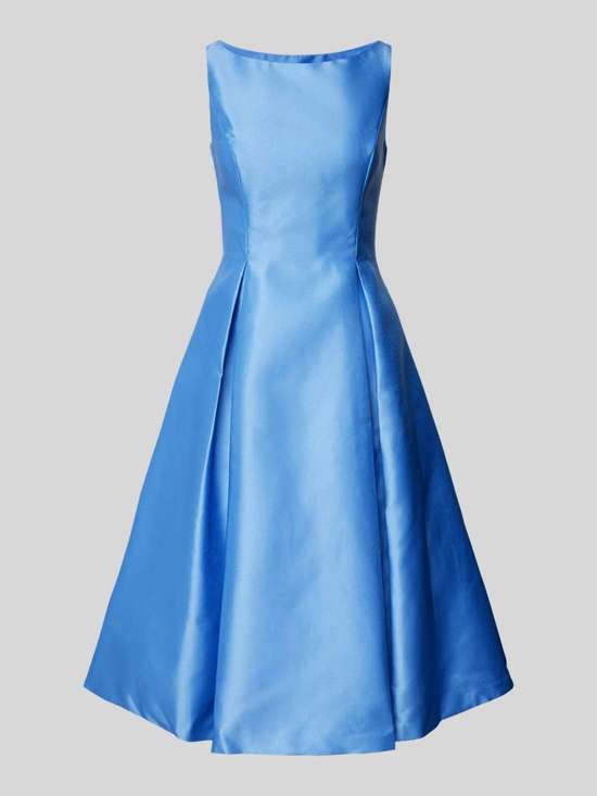 Коктейльное платье длиной до колена со складками-коробками