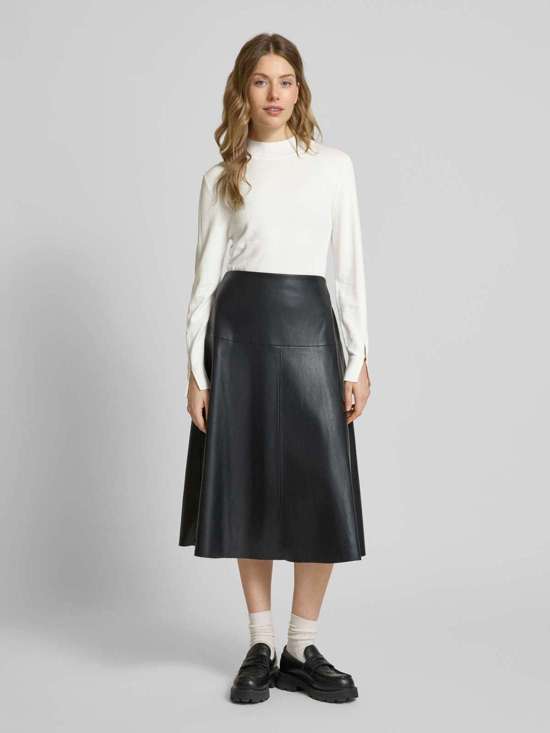 Рубашка стандартного кроя с длинными рукавами и разрезом на рукаве