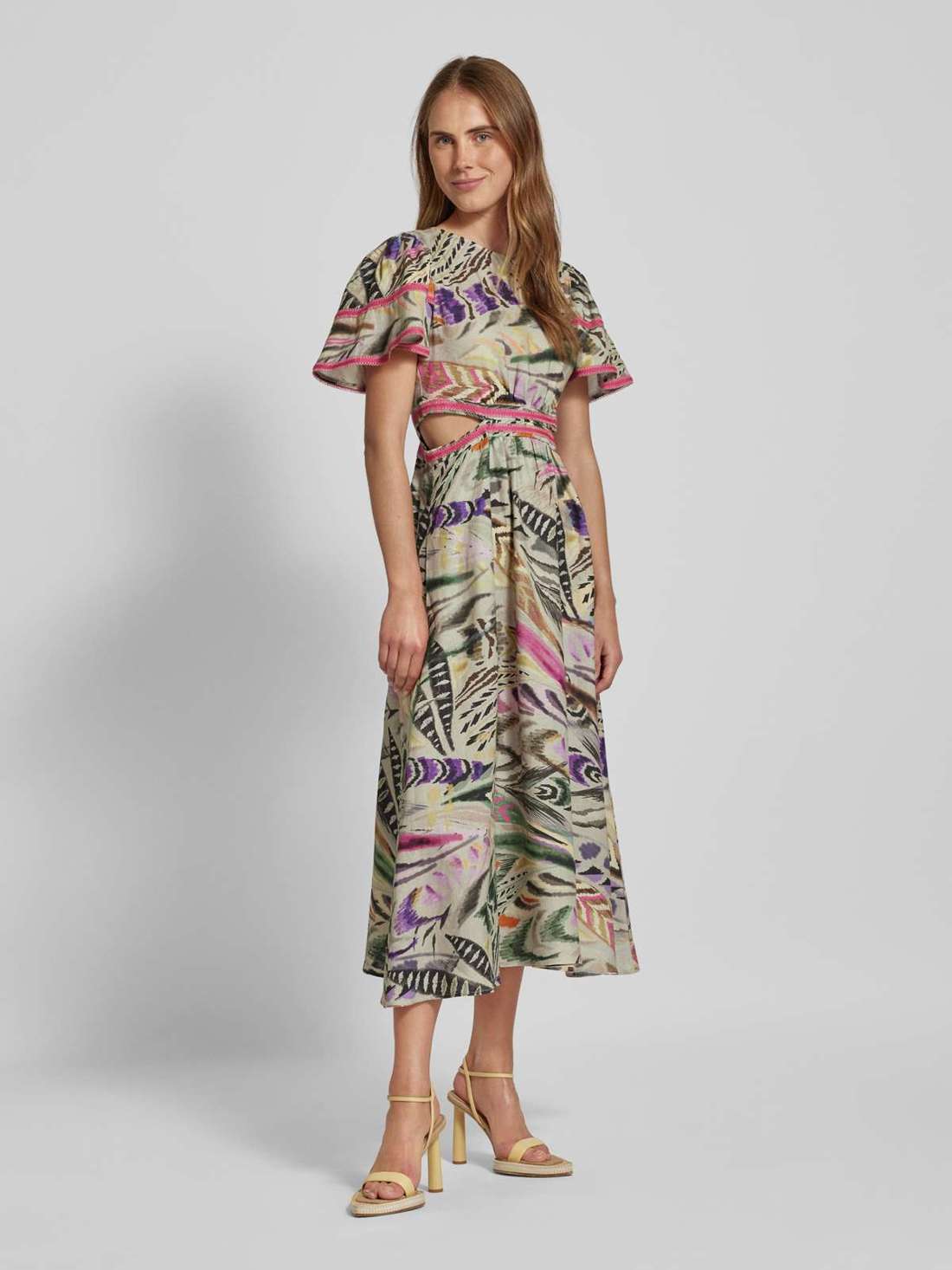 Приталенное платье макси на молнии