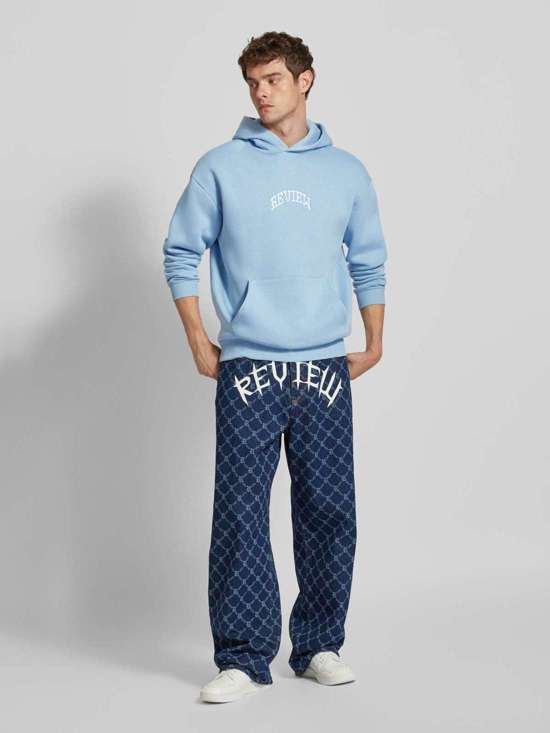 Толстовка с вышивкой этикеток