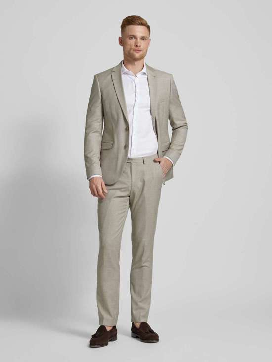 Деловая рубашка приталенного кроя со структурированным узором