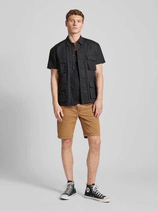 Шорты-чиносы стандартного кроя с боковыми карманами