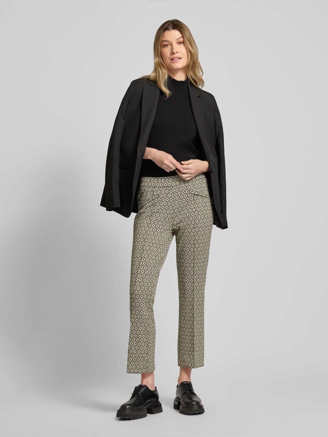 Капри приталенного кроя с фиксированными складками JENNY