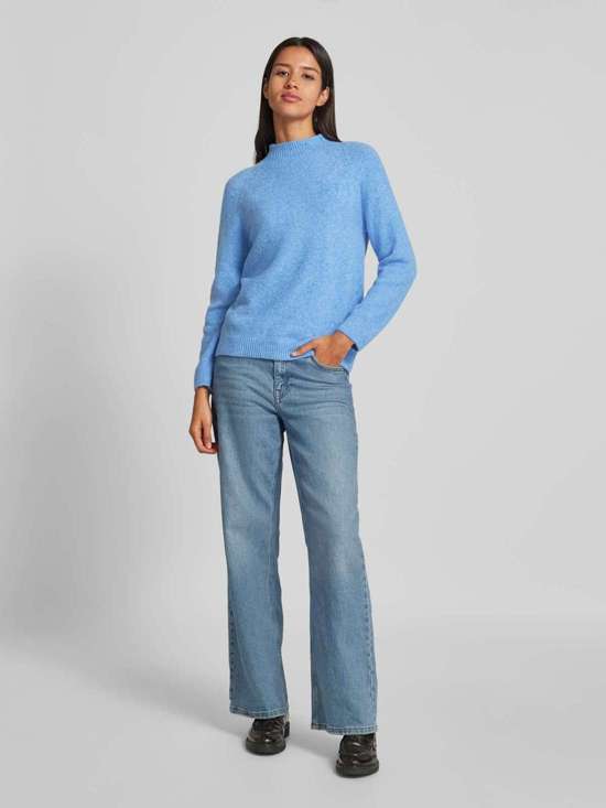 Вязаный свитер с ребристыми манжетами