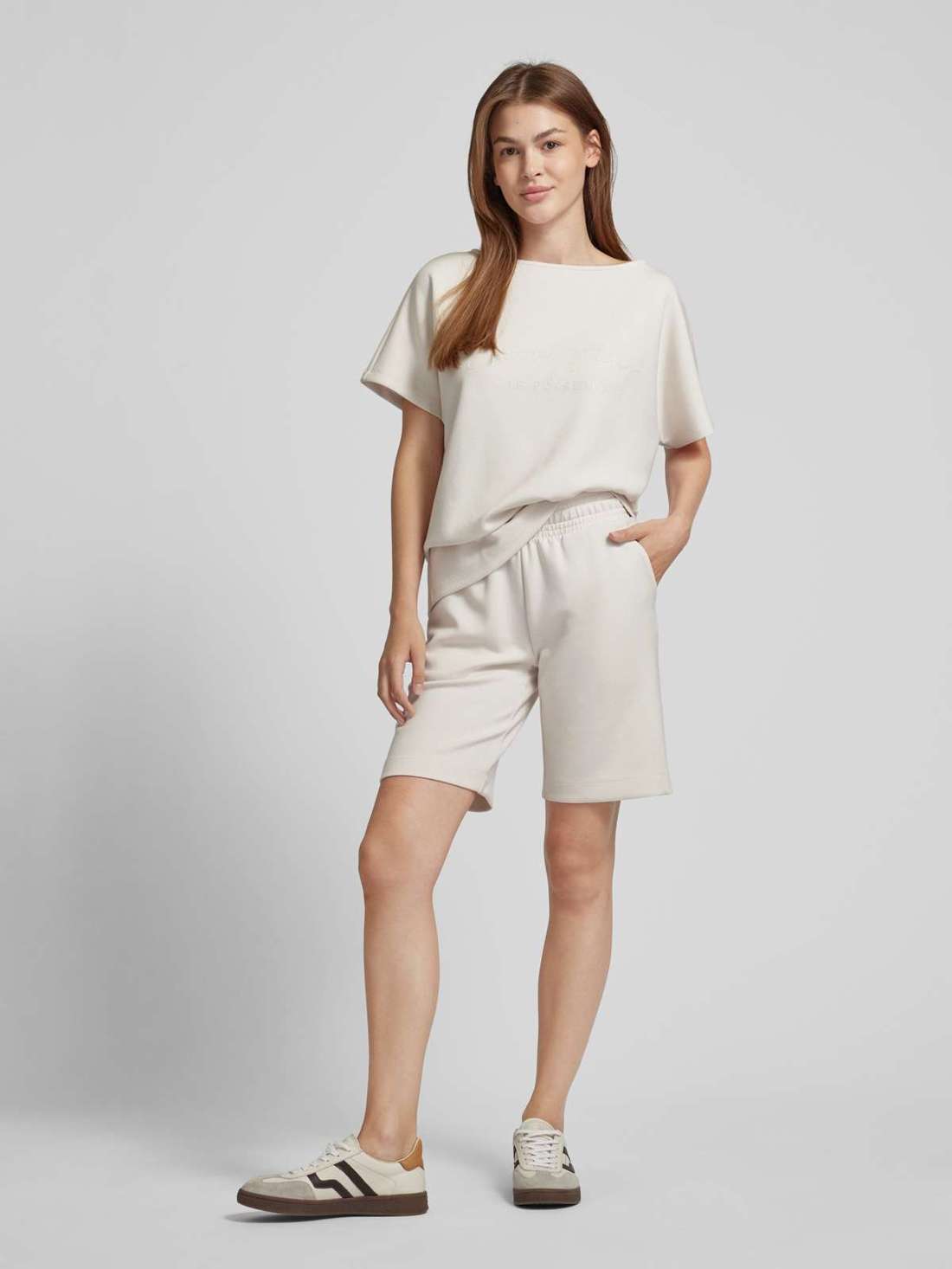 Спортивные шорты с эластичным поясом