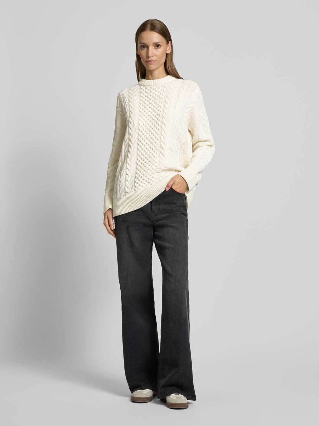 Вязаный свитер косным узором BERFINAA CABLE