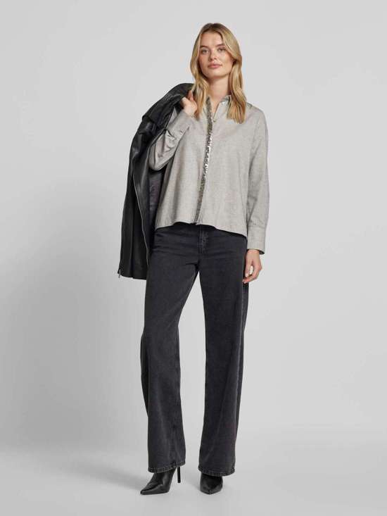 Блузка стандартного кроя с отделкой пайетками