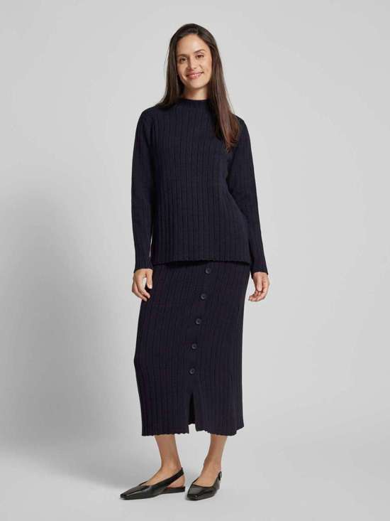 Трикотажная юбка с планкой на пуговицах