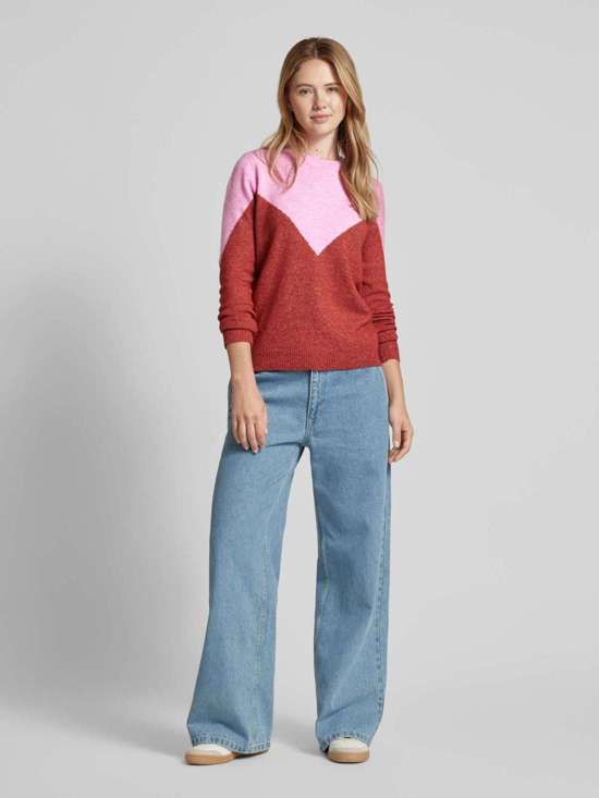 Вязаный свитер с круглым вырезом