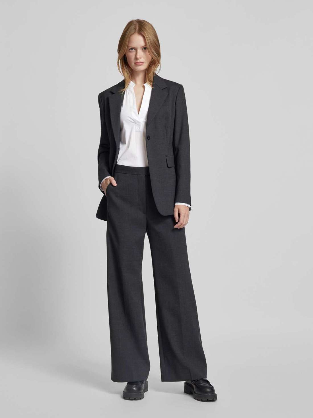 Блуза-туника классического кроя из смесового органического хлопка с широкими манжетами на двух пуговицах