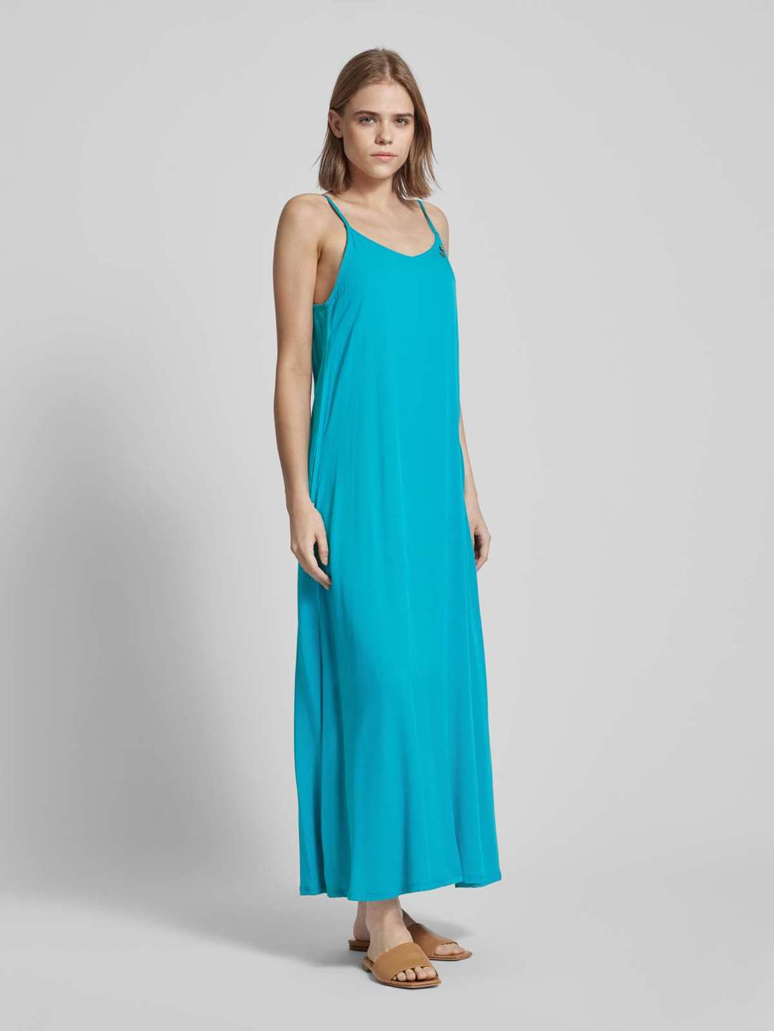 Платье миди из вискозы на тонких бретелях