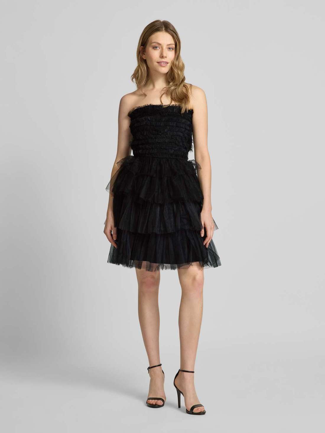 Коктейльное платье в стиле бандо