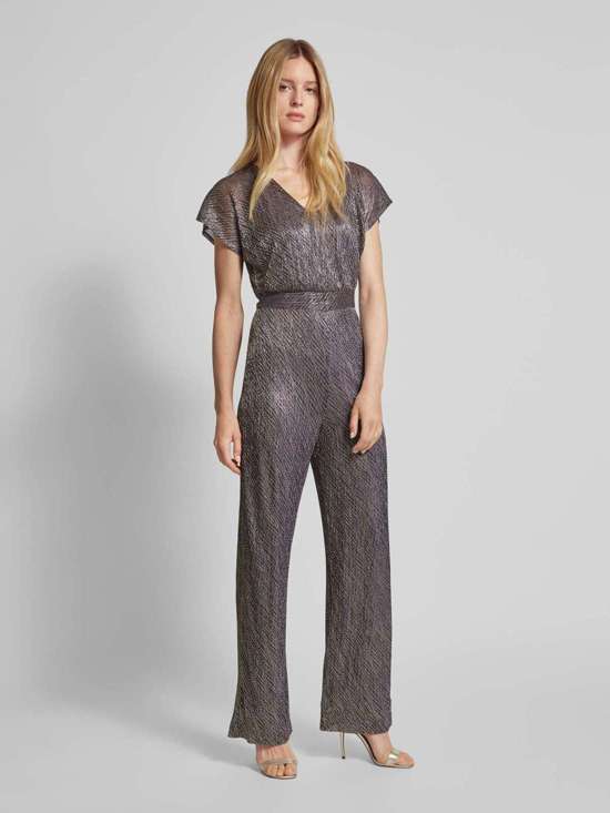 комбинезон с V-образным вырезом