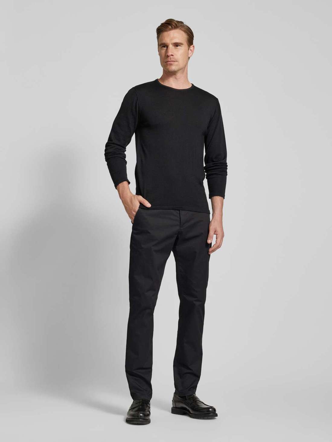 Узкие брюки чиносы с задними карманами